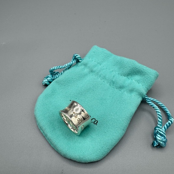 Tiffany and Co. Wide Ring size 5 - Picture 4 of 5